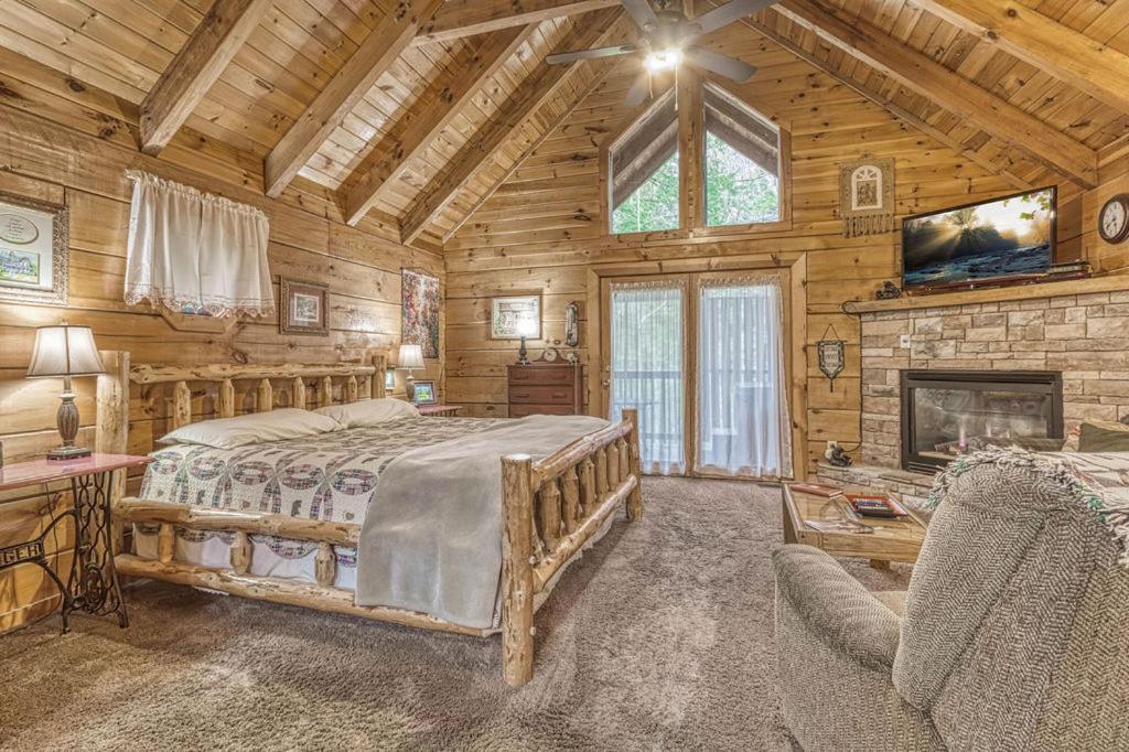 Mountain Eden, Hot Tub, Resort Pool, Wifi, 1089 Free Tickets Each Paid Day, Dollywood And More Gatlinburg Exterior photo